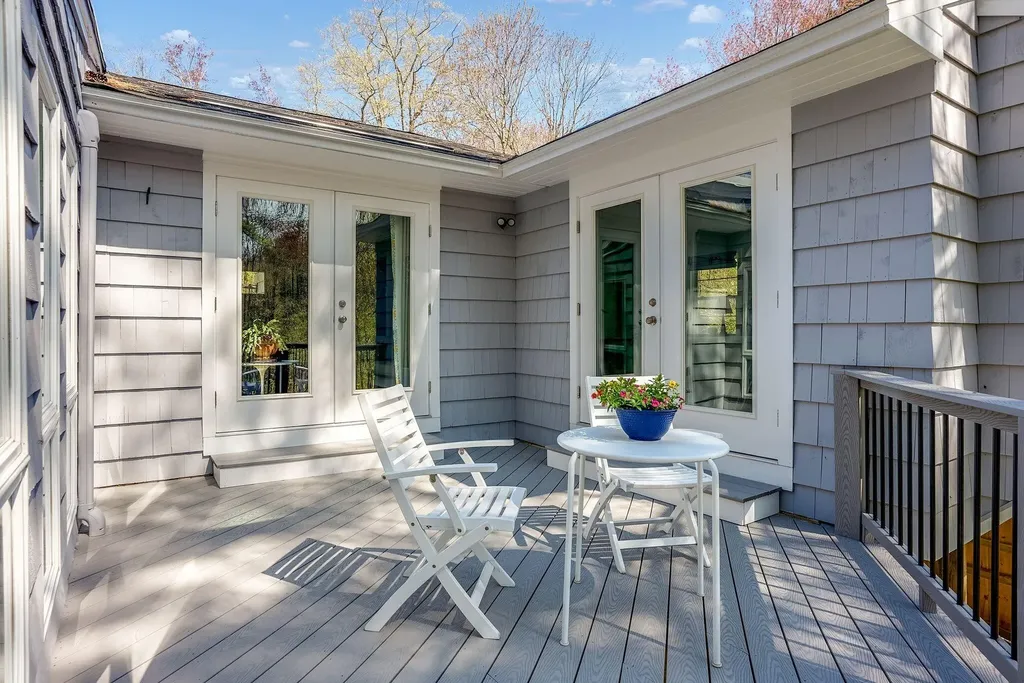 96 Falmouth Road Falmouth ME 04105