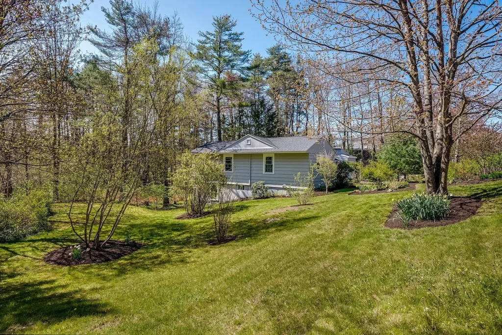 96 Falmouth Road Falmouth ME 04105