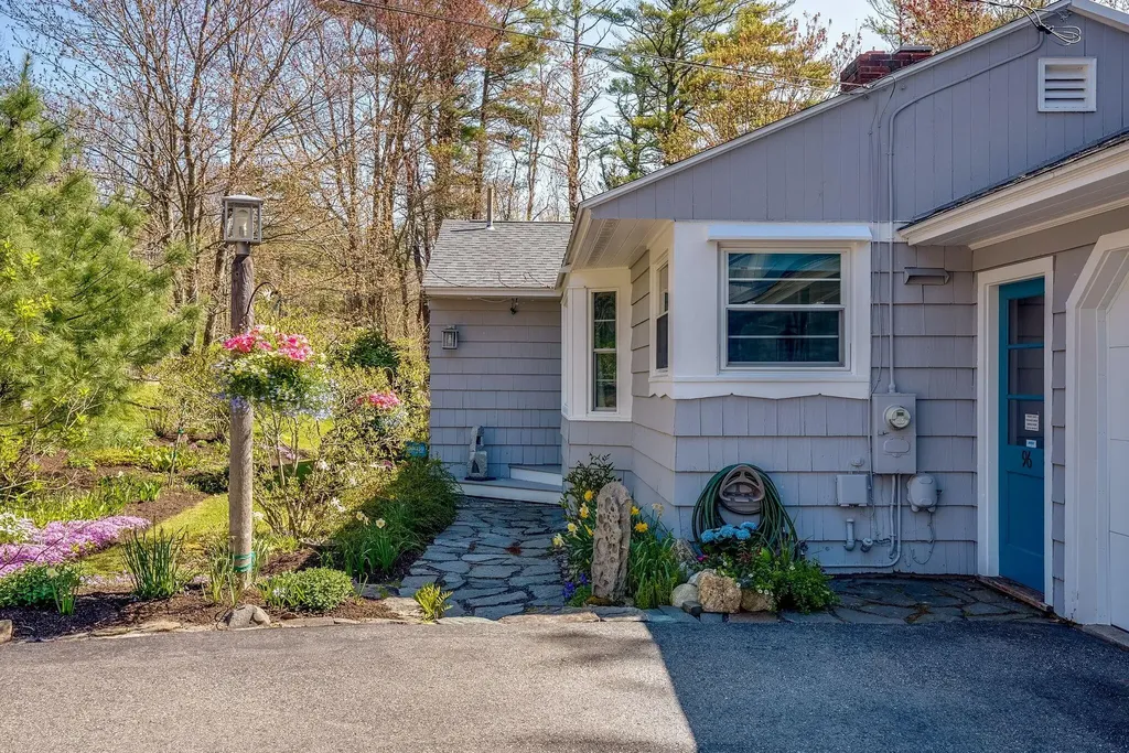 96 Falmouth Road Falmouth ME 04105