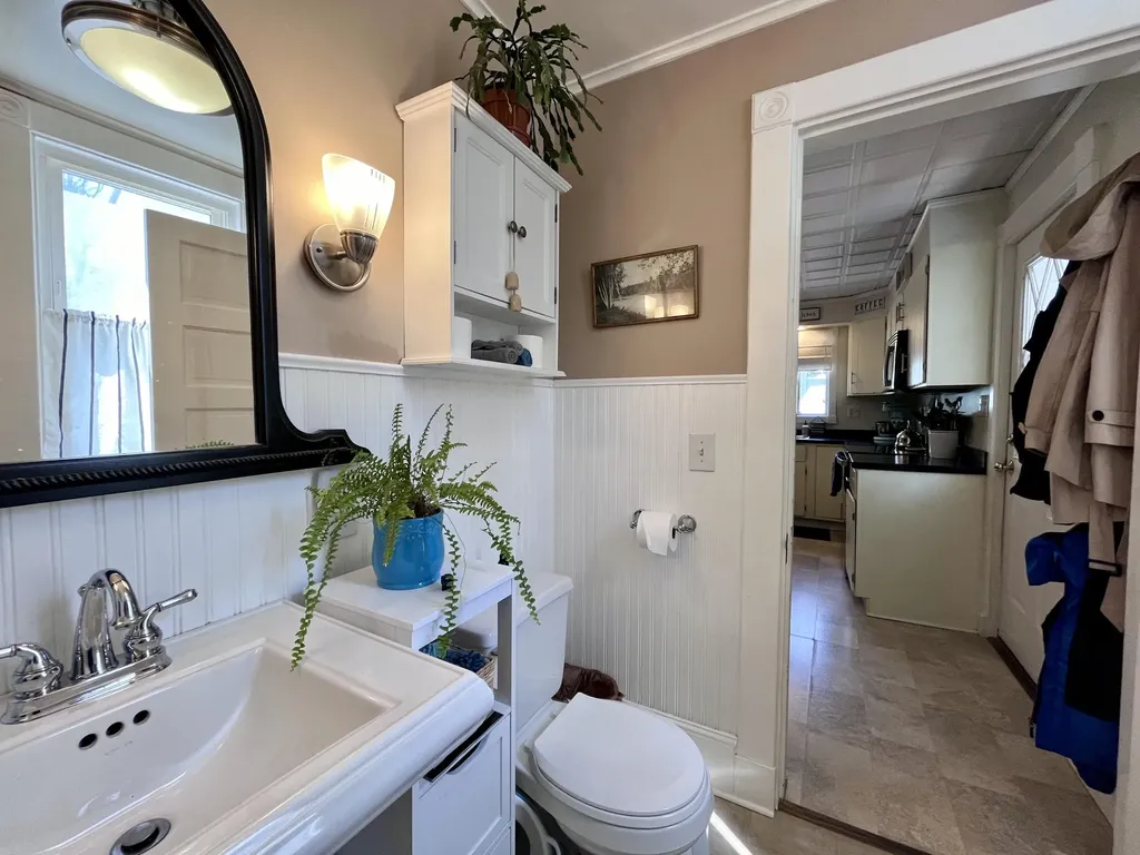 28 Edgemont Avenue Waterville ME 04901