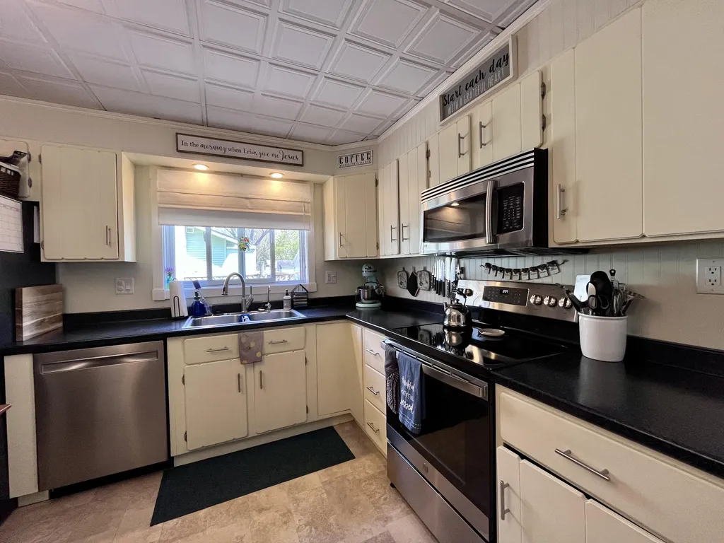 28 Edgemont Avenue Waterville ME 04901