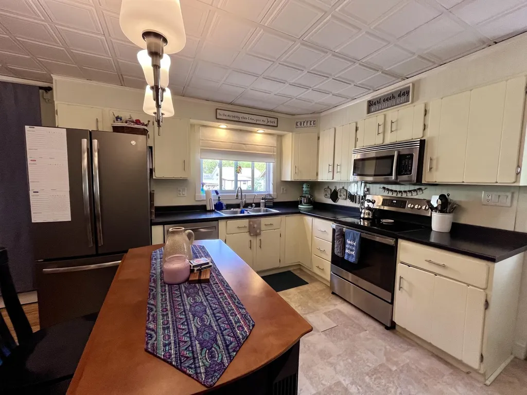 28 Edgemont Avenue Waterville ME 04901