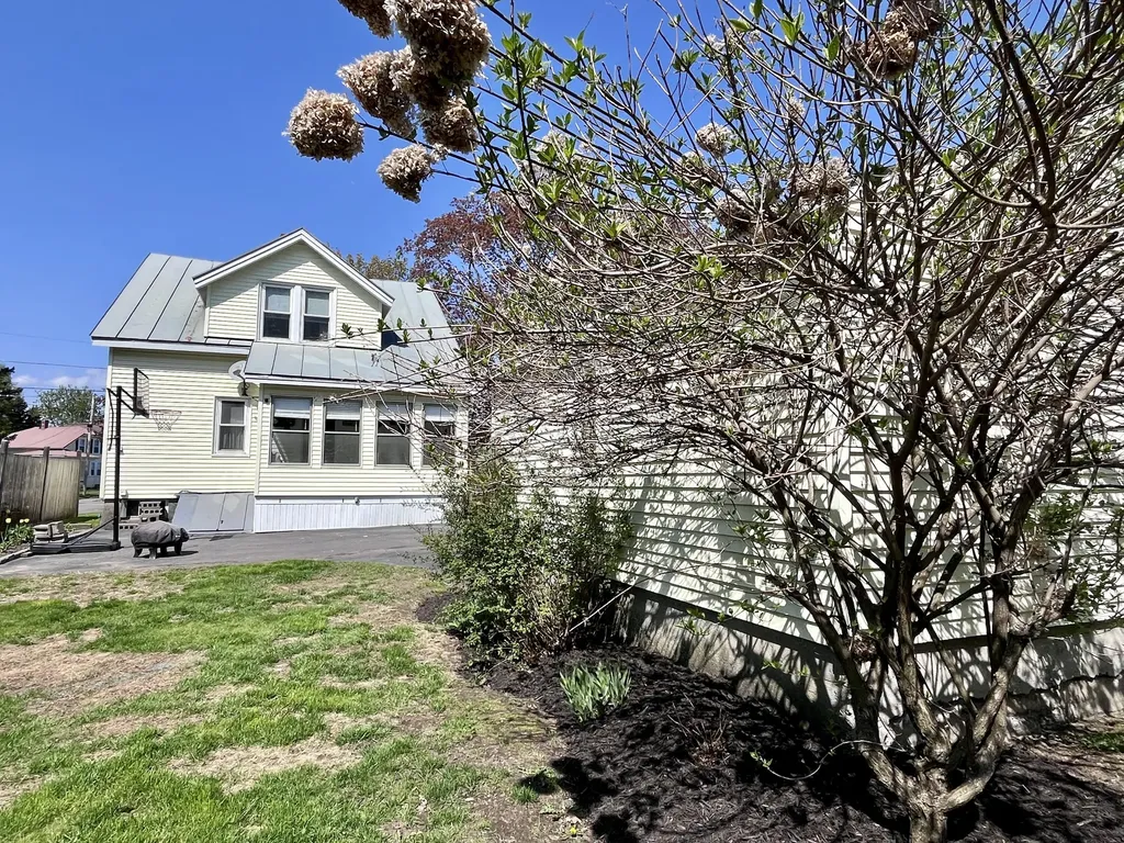 28 Edgemont Avenue Waterville ME 04901