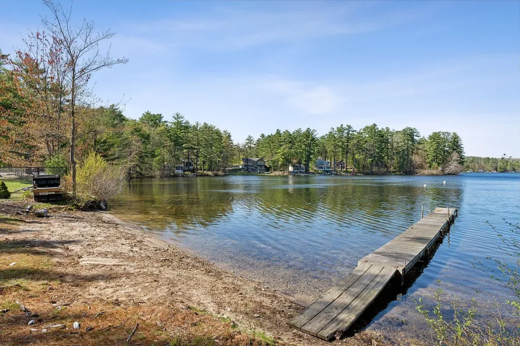 22 & 24 Cottage Lane Raymond ME 04071