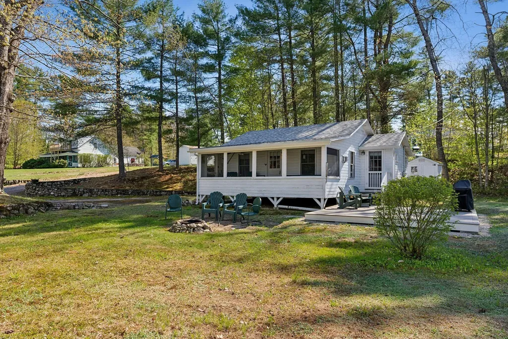 22 & 24 Cottage Lane Raymond ME 04071