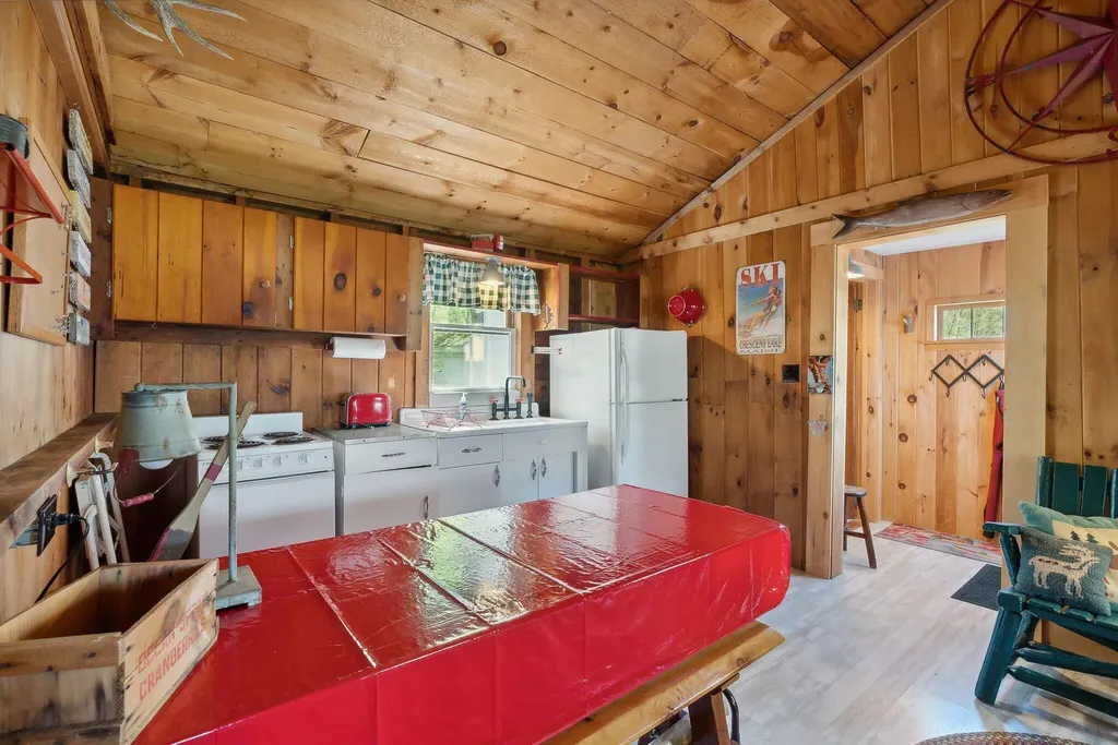 22 & 24 Cottage Lane Raymond ME 04071
