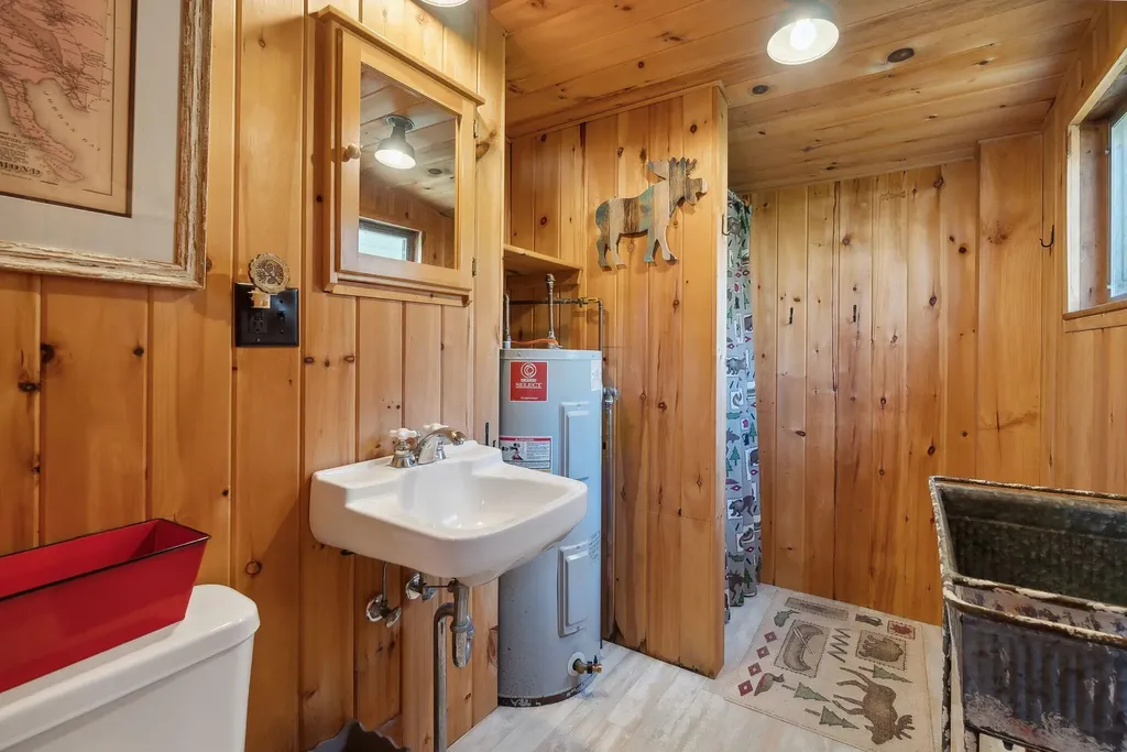 22 & 24 Cottage Lane Raymond ME 04071