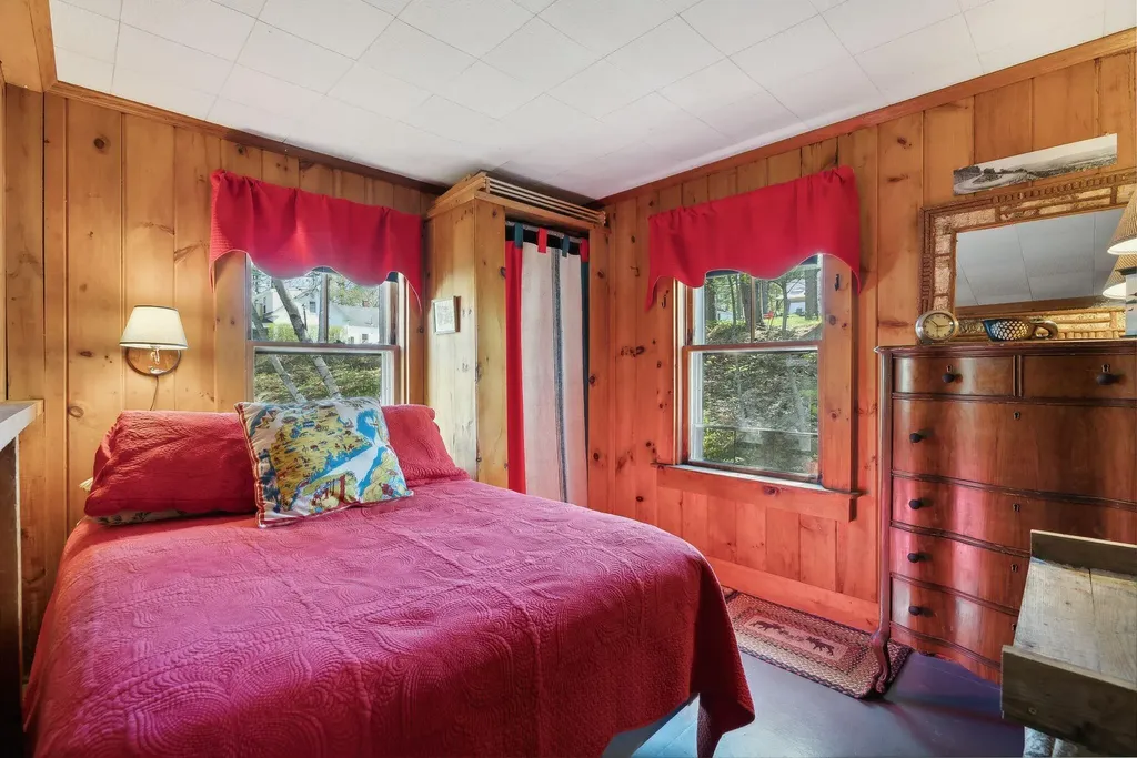 22 & 24 Cottage Lane Raymond ME 04071