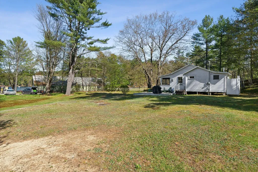 22 & 24 Cottage Lane Raymond ME 04071