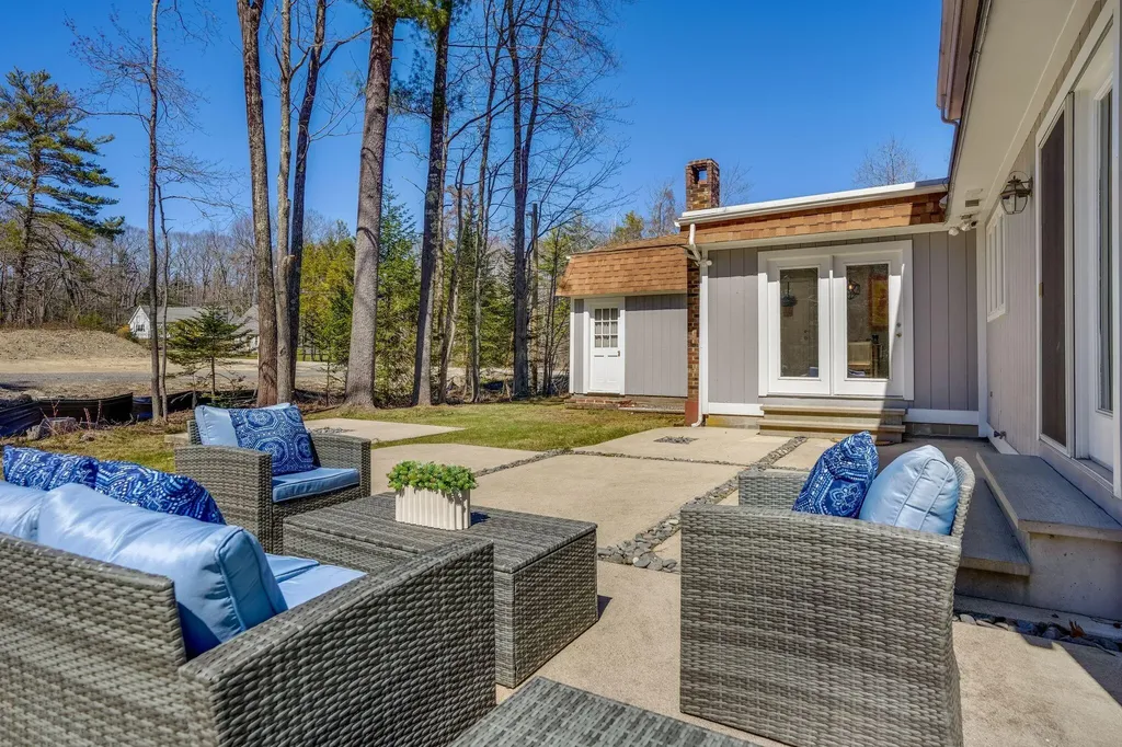 1 Canterbury Circle Kennebunk ME 04043