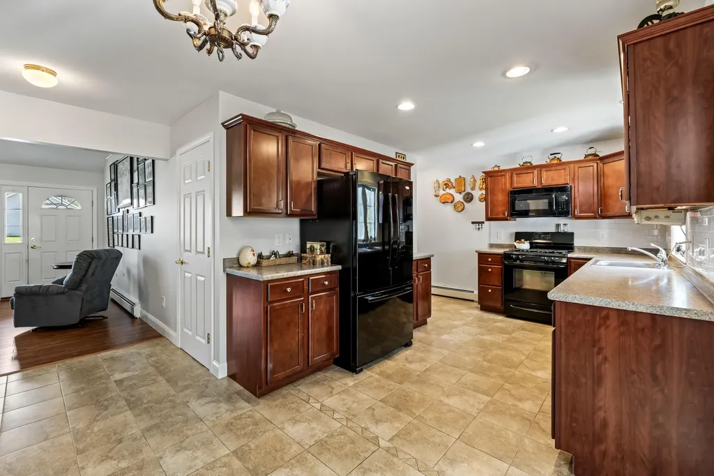 12 Poland Place Poland ME 04274