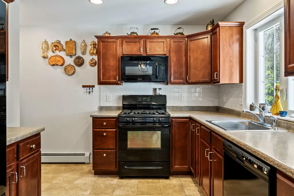 12 Poland Place Poland ME 04274