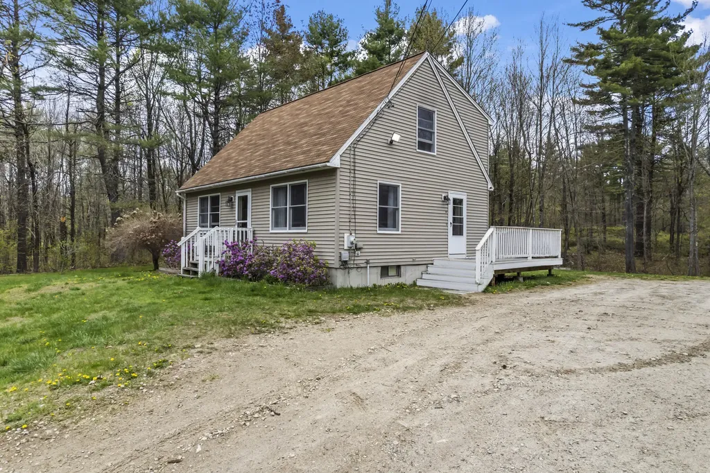 14 Wogan Road Raymond ME 04071