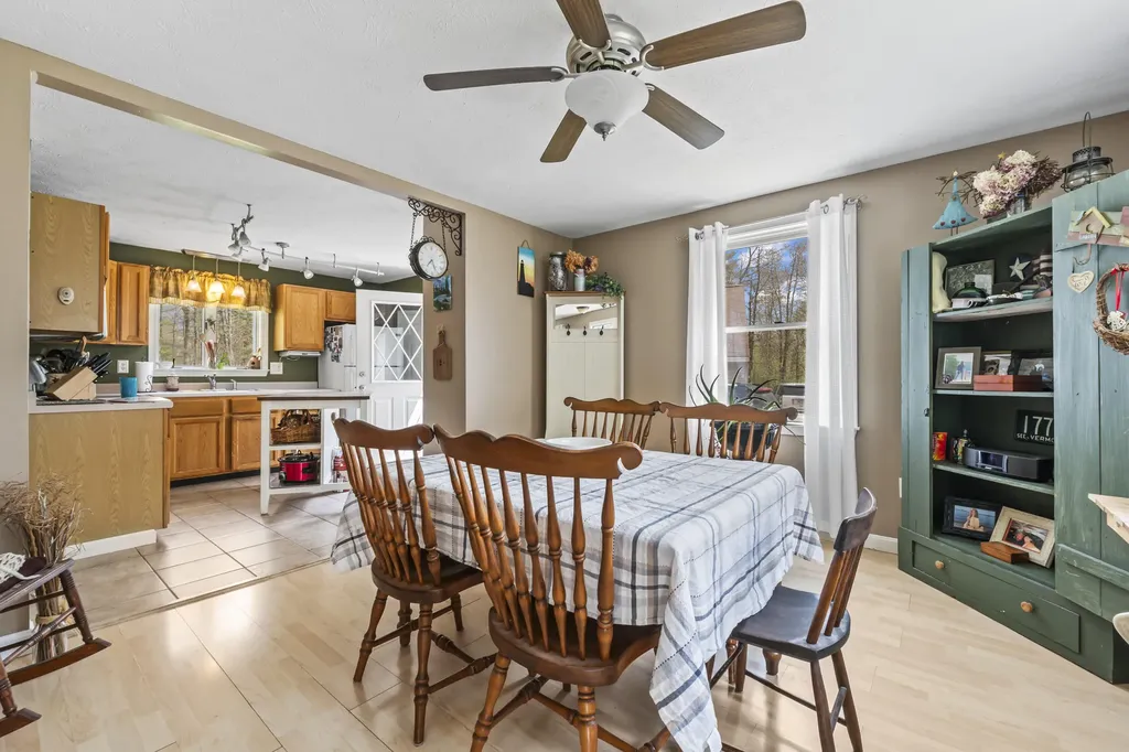 14 Wogan Road Raymond ME 04071