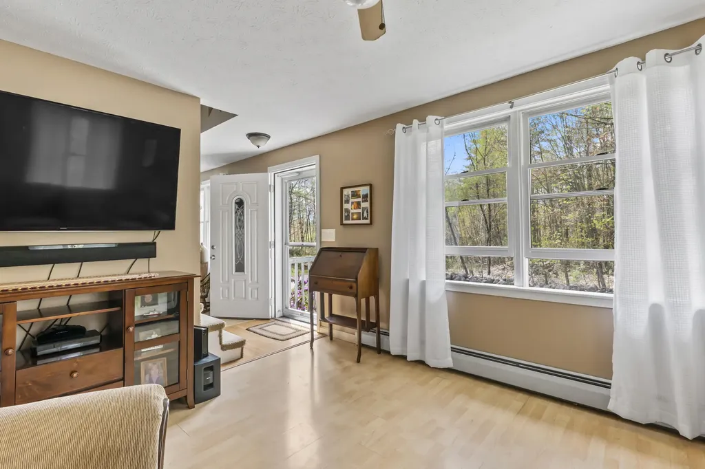 14 Wogan Road Raymond ME 04071