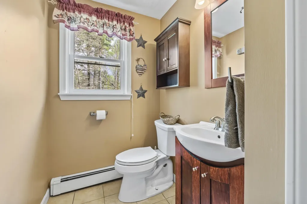 14 Wogan Road Raymond ME 04071