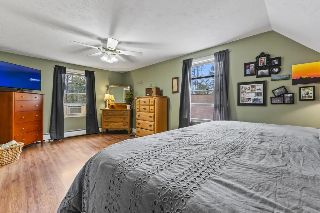 14 Wogan Road Raymond ME 04071