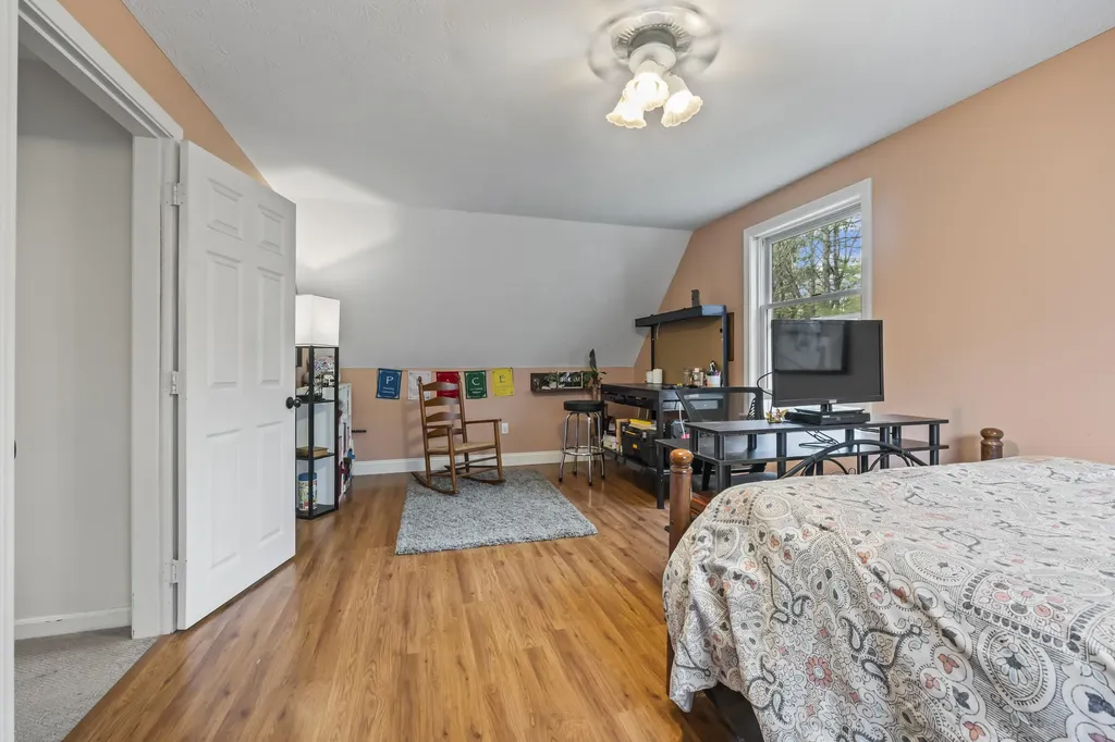 14 Wogan Road Raymond ME 04071