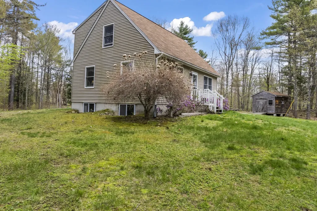 14 Wogan Road Raymond ME 04071