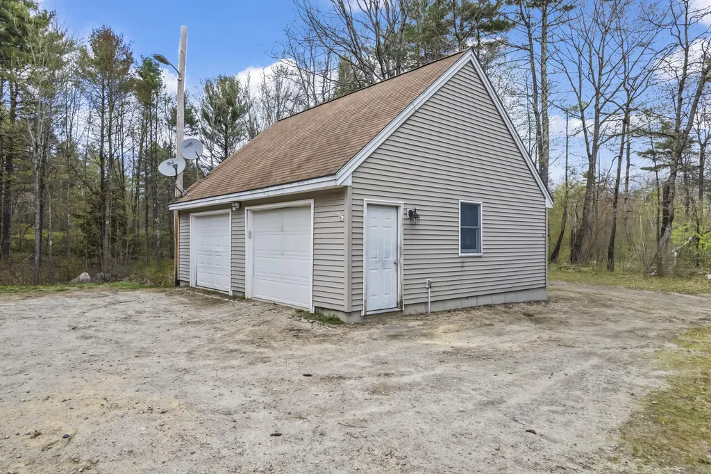 14 Wogan Road Raymond ME 04071