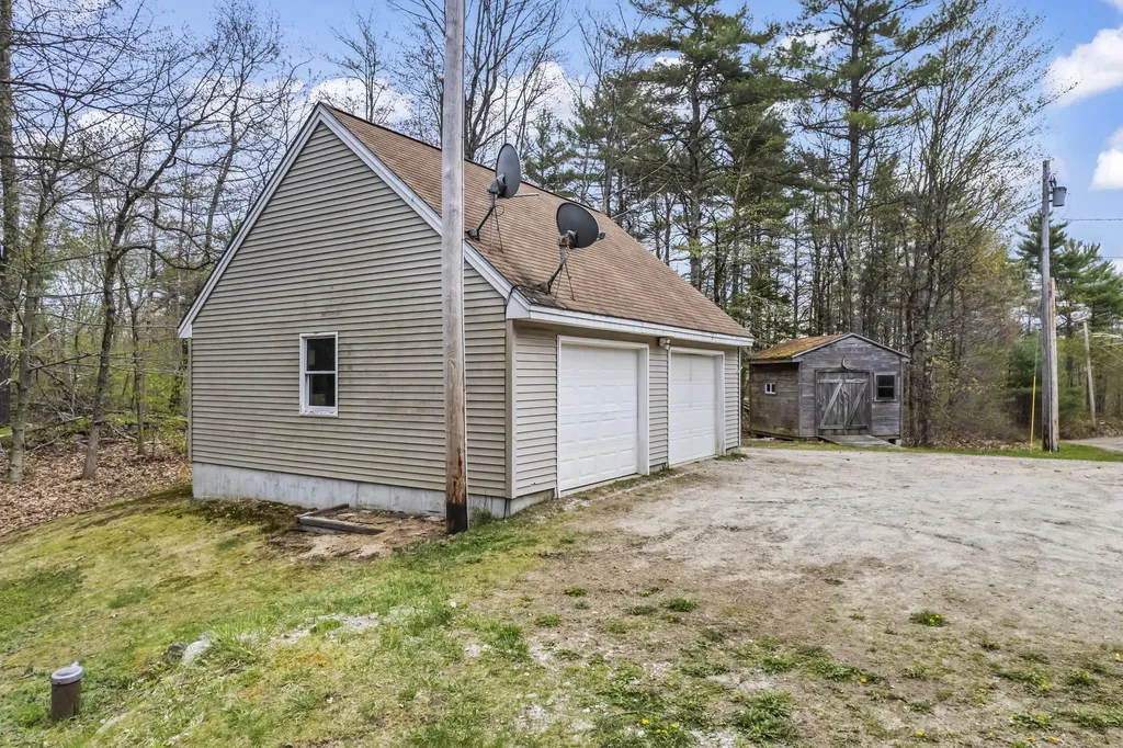 14 Wogan Road Raymond ME 04071