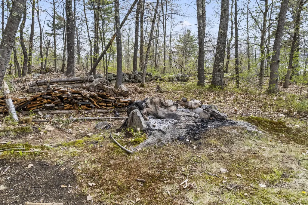 14 Wogan Road Raymond ME 04071
