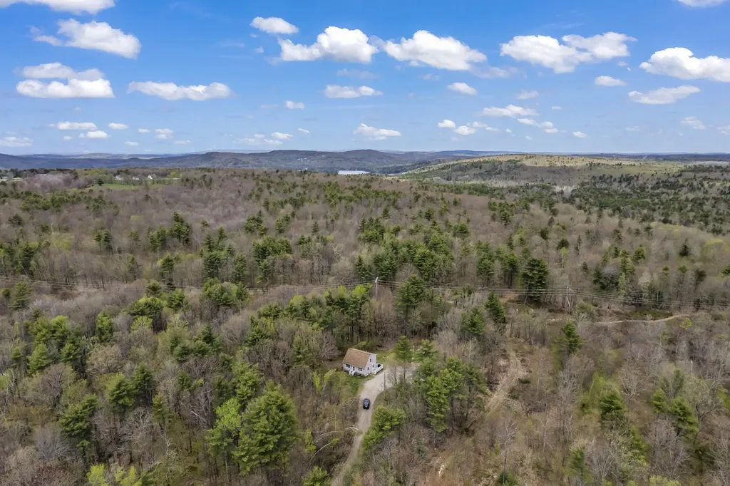 14 Wogan Road Raymond ME 04071