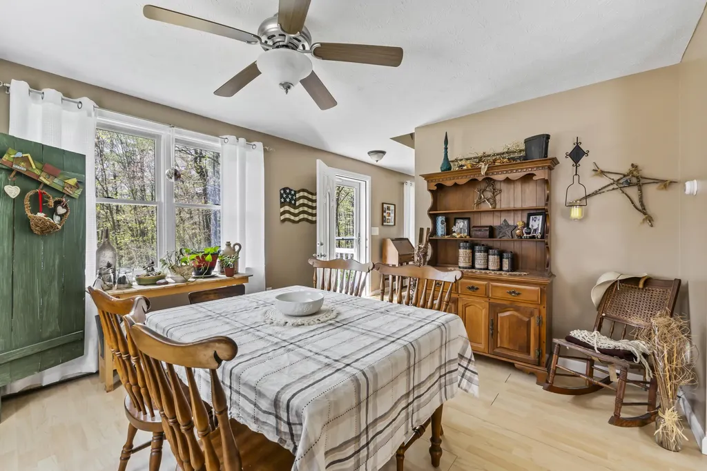 14 Wogan Road Raymond ME 04071