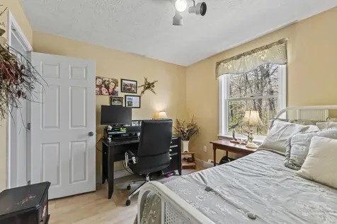 14 Wogan Road Raymond ME 04071
