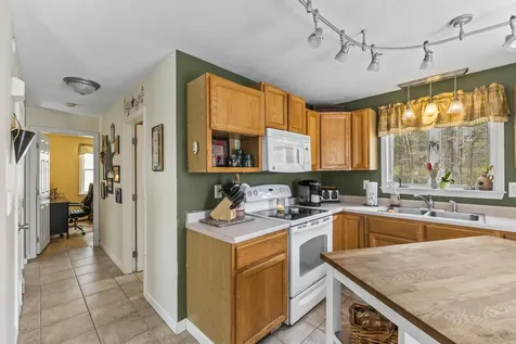 14 Wogan Road Raymond ME 04071