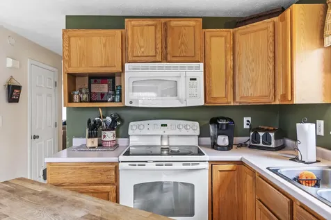 14 Wogan Road Raymond ME 04071