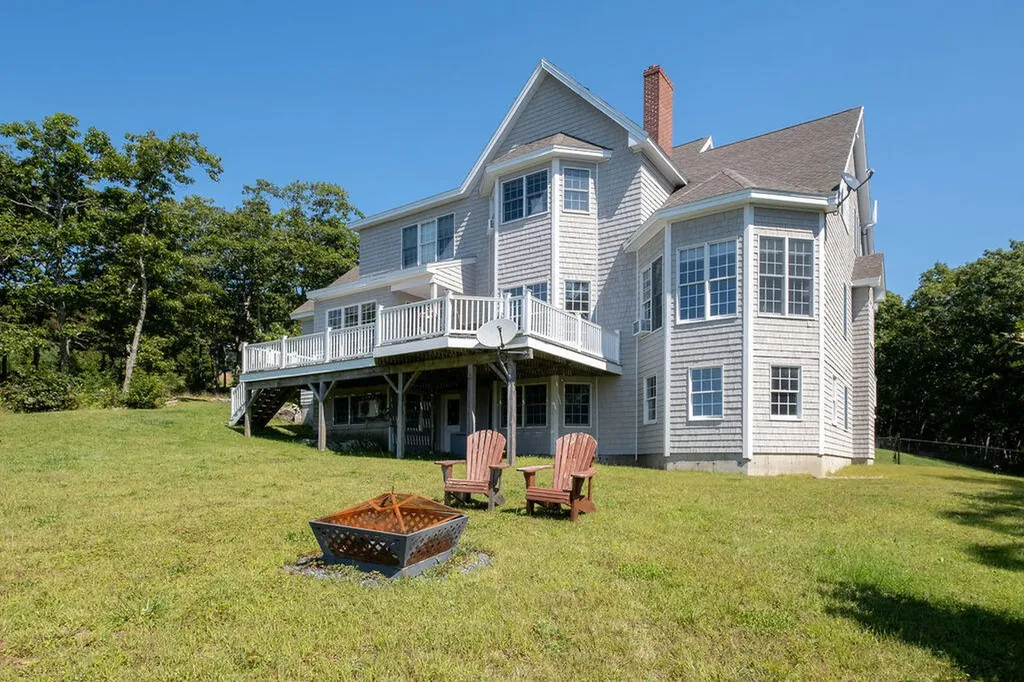 25 Browns Avenue Sedgwick ME 04676