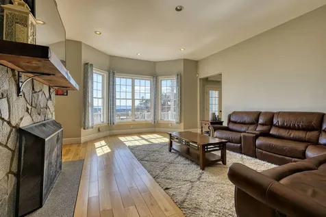 25 Browns Avenue Sedgwick ME 04676