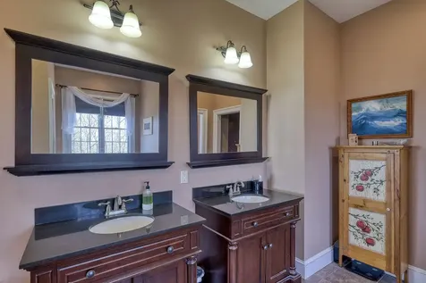 25 Browns Avenue Sedgwick ME 04676