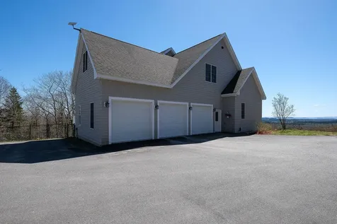 25 Browns Avenue Sedgwick ME 04676