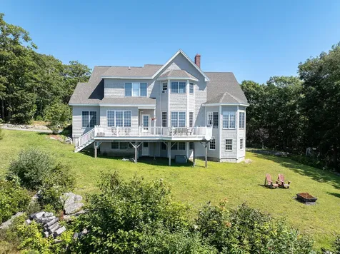 25 Browns Avenue Sedgwick ME 04676