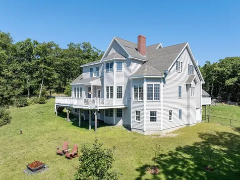 25 Browns Avenue Sedgwick ME 04676