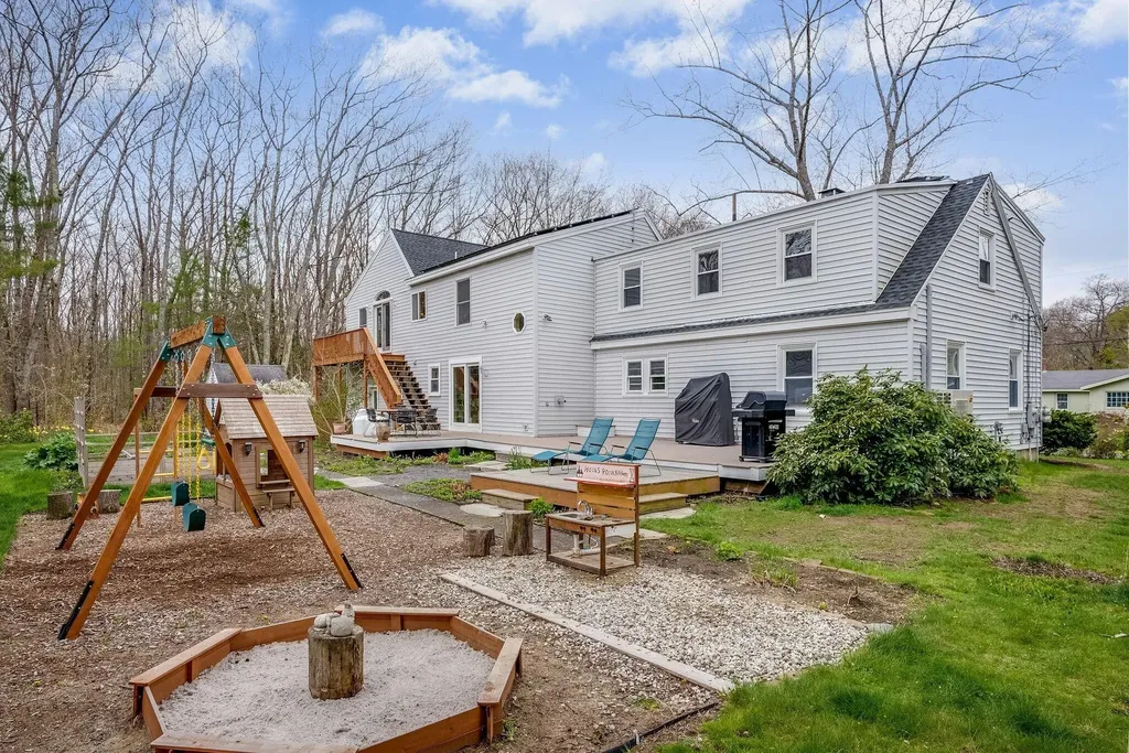 8 Raymond Road Falmouth ME 04105