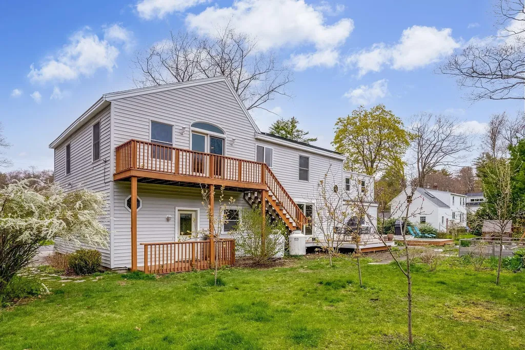 8 Raymond Road Falmouth ME 04105