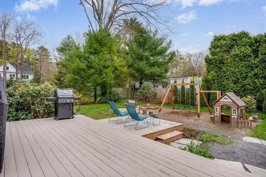 8 Raymond Road Falmouth ME 04105