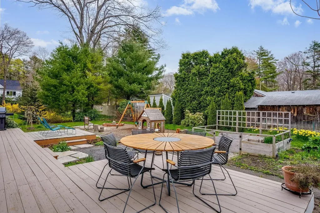 8 Raymond Road Falmouth ME 04105