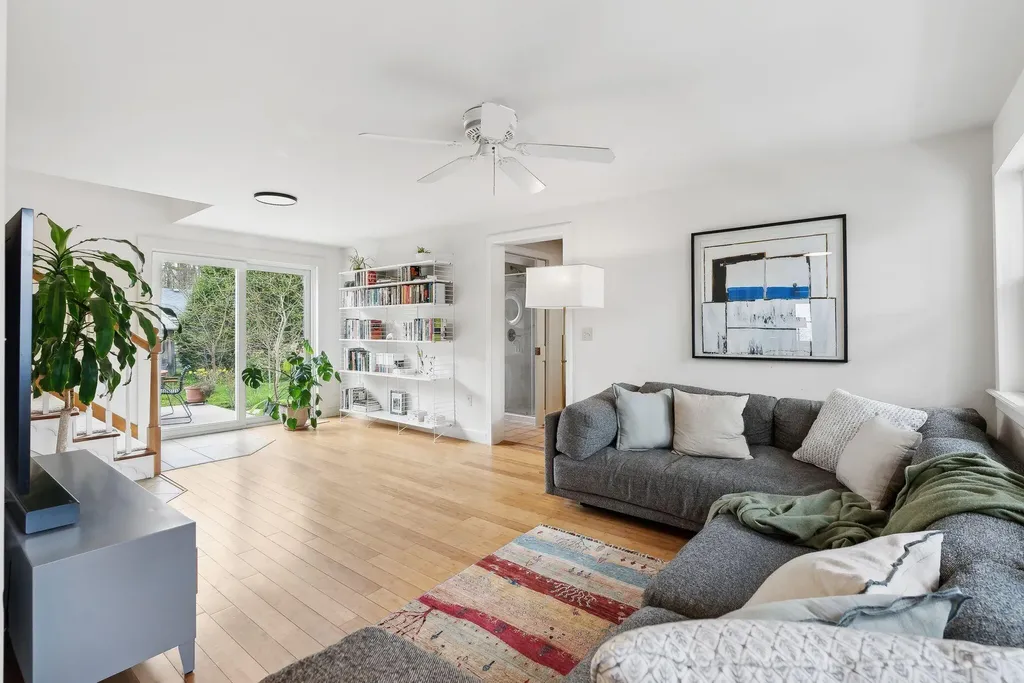 8 Raymond Road Falmouth ME 04105