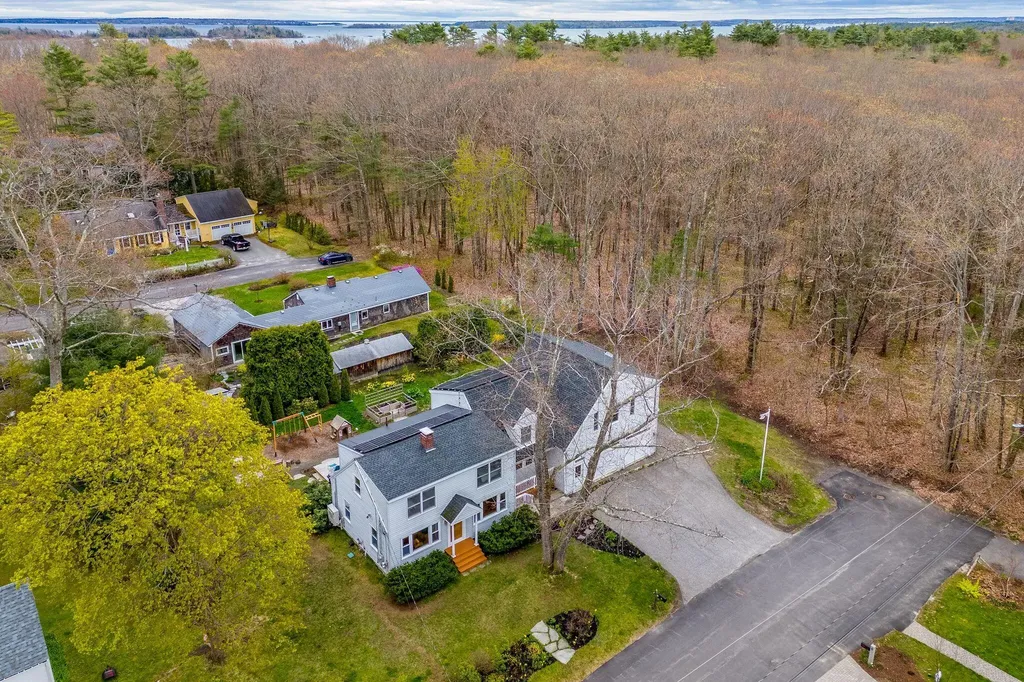 8 Raymond Road Falmouth ME 04105