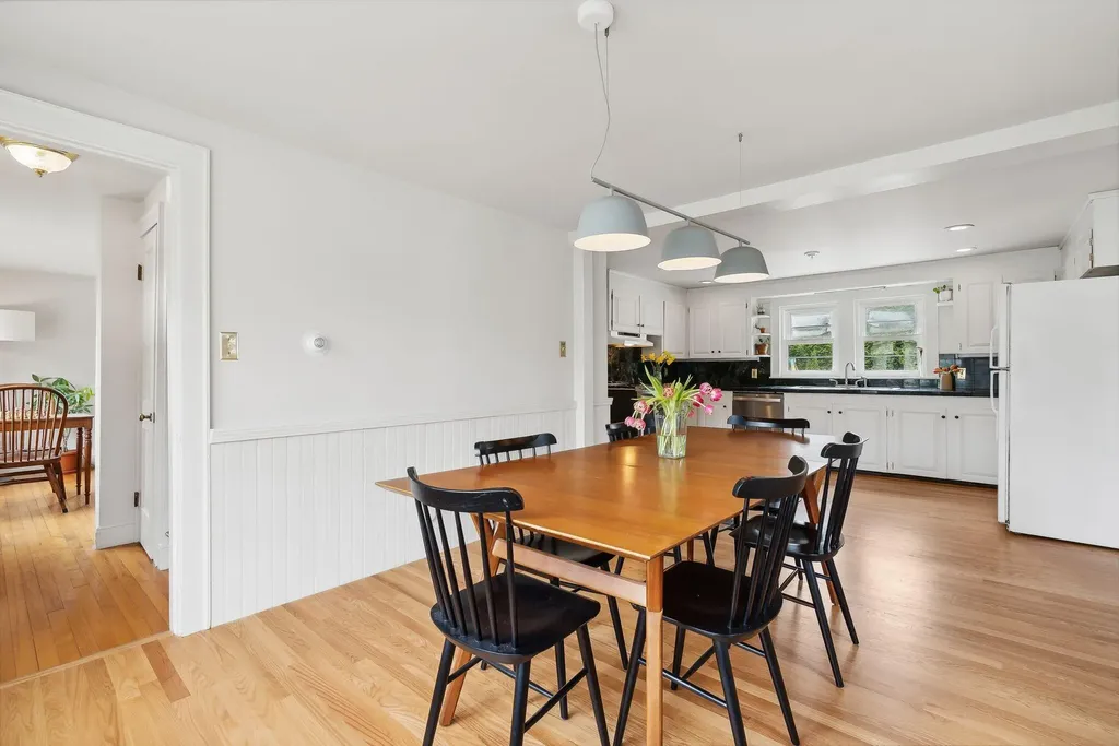 8 Raymond Road Falmouth ME 04105