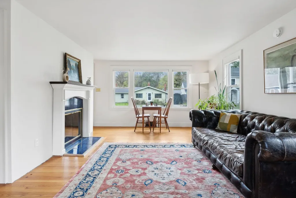 8 Raymond Road Falmouth ME 04105