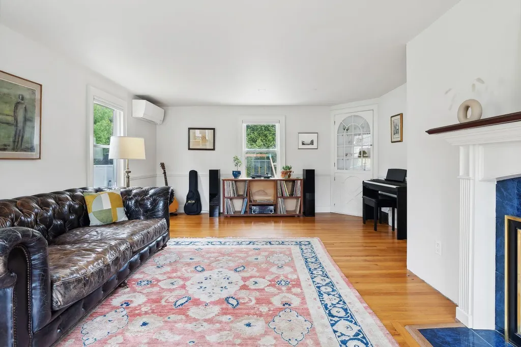 8 Raymond Road Falmouth ME 04105