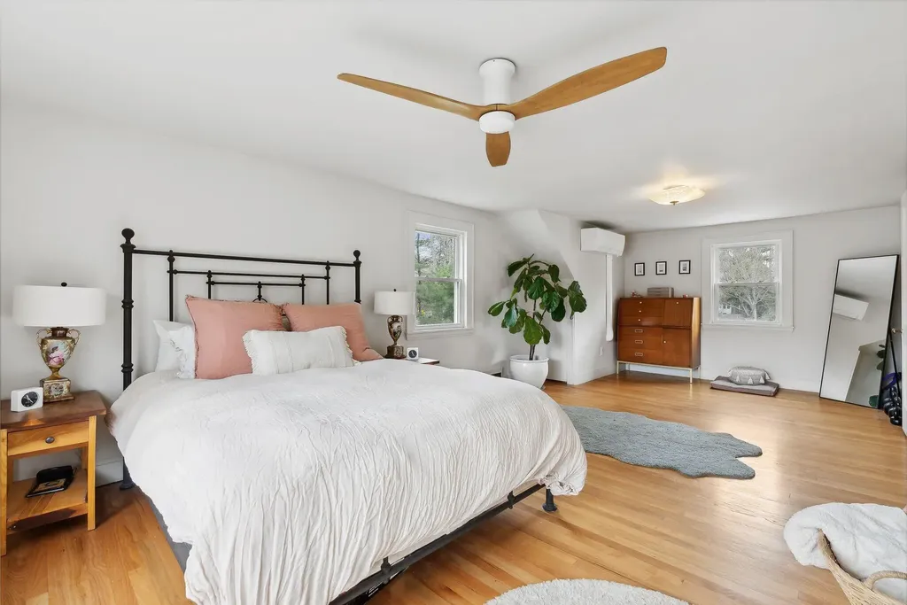 8 Raymond Road Falmouth ME 04105
