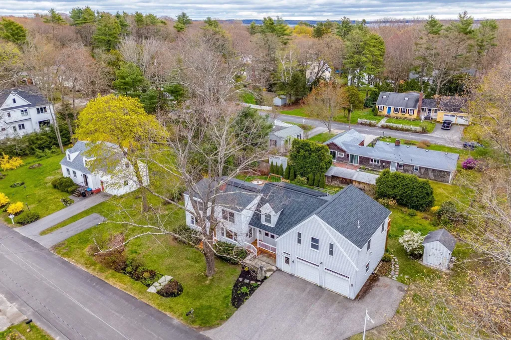 8 Raymond Road Falmouth ME 04105