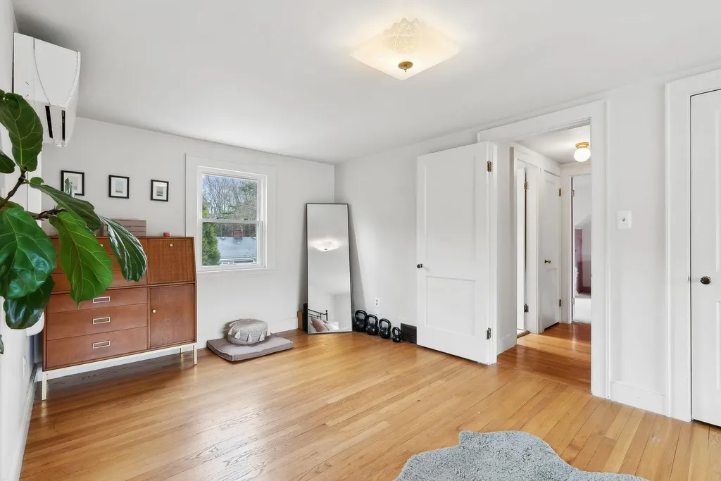 8 Raymond Road Falmouth ME 04105