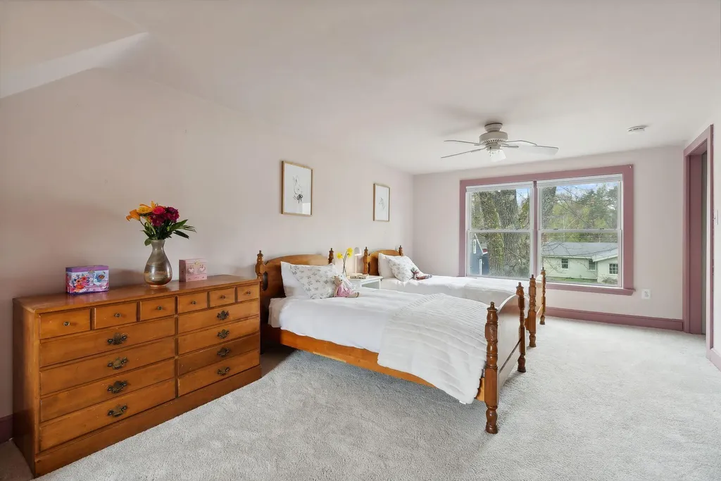 8 Raymond Road Falmouth ME 04105